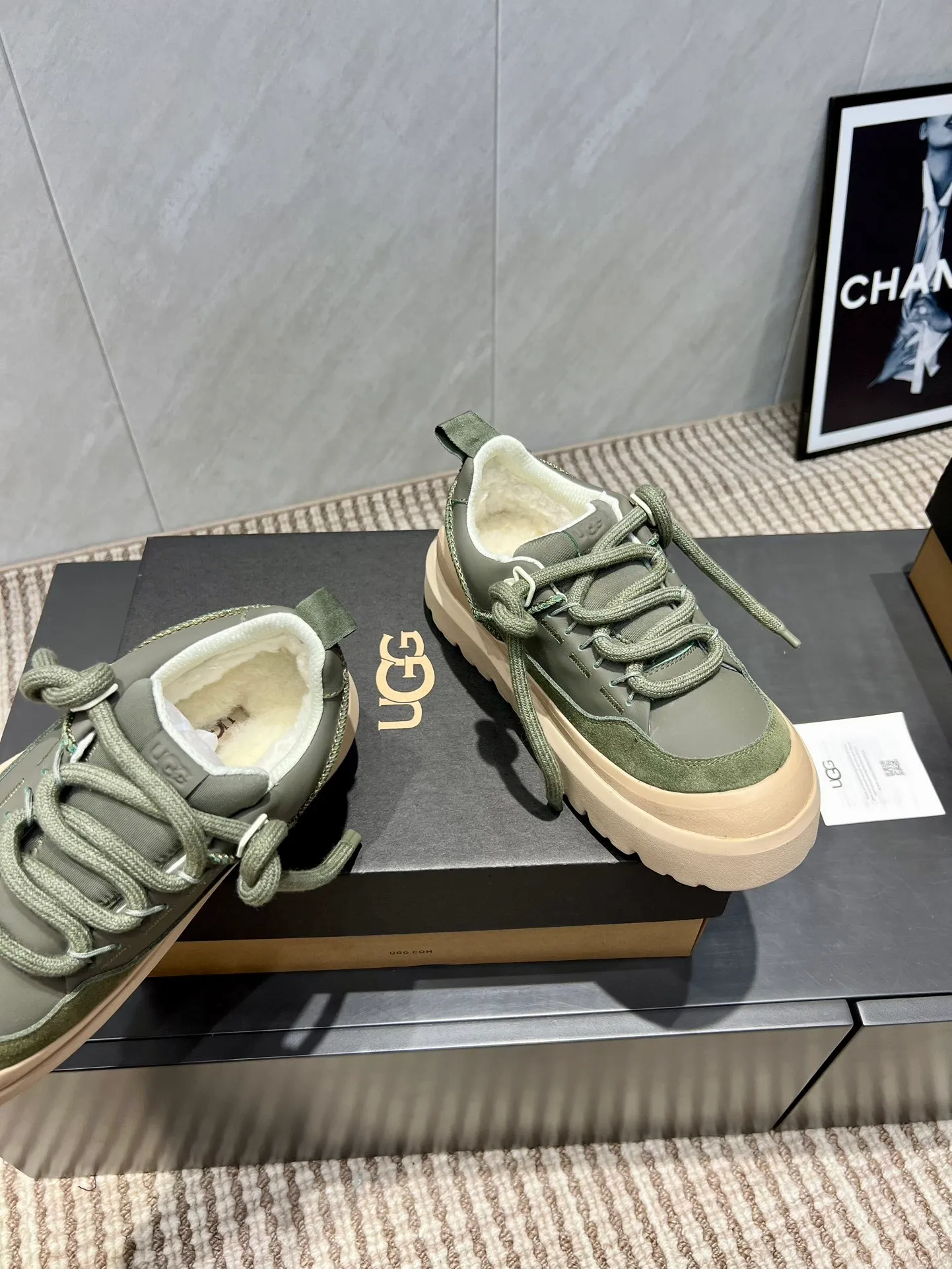 Factory: Couple P620💰 "Exclusive top version" UGG~25vs popular platform thick-soled casual shoes series... [Couple's thick-soled Maori casual shoes] A shoe that will not clash with shirts, simple partition design ➕ spotted outsole, silk curly upper, a must-have for autumn and winter, can be worn with any pants or skirt, very comfortable and good-looking... ❶Fabric: Original customized cow ➕ Sheepskin ❷Inner lining: original customized wool ❸Feet: original customized sheepskin ❹Outsole: original molded foam outsole ❺Number: 35-44 (Female 41. Male 45. Customized, non-returnable) ❻Packaging: Original full set of packaging ☀Color: Official website updated simultaneously